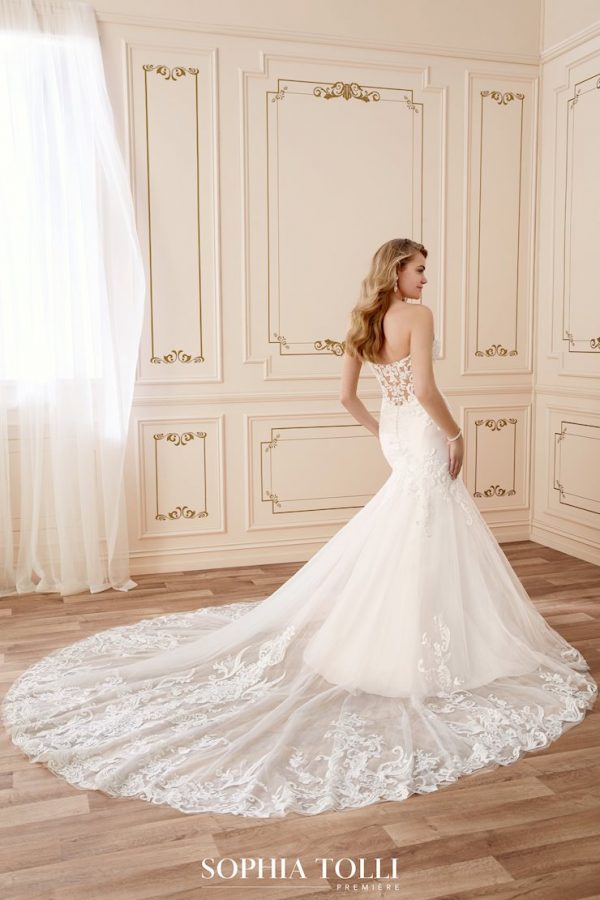 Sophia Tolli: Y22060 - Image 5